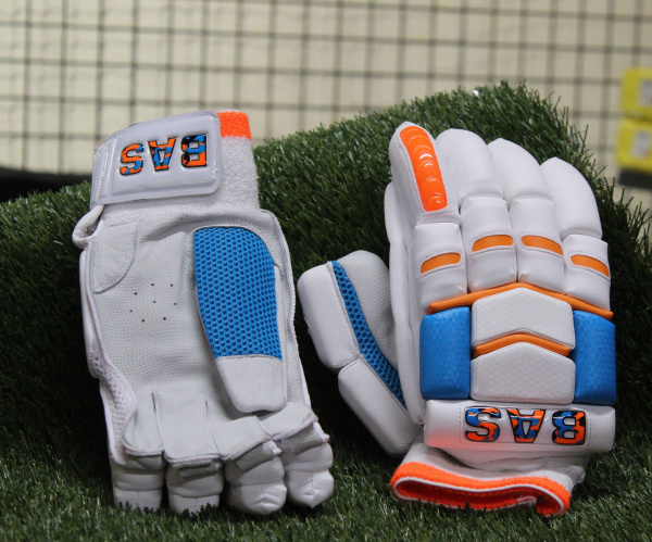 BAS Legend Gold Batting Gloves - Image 2